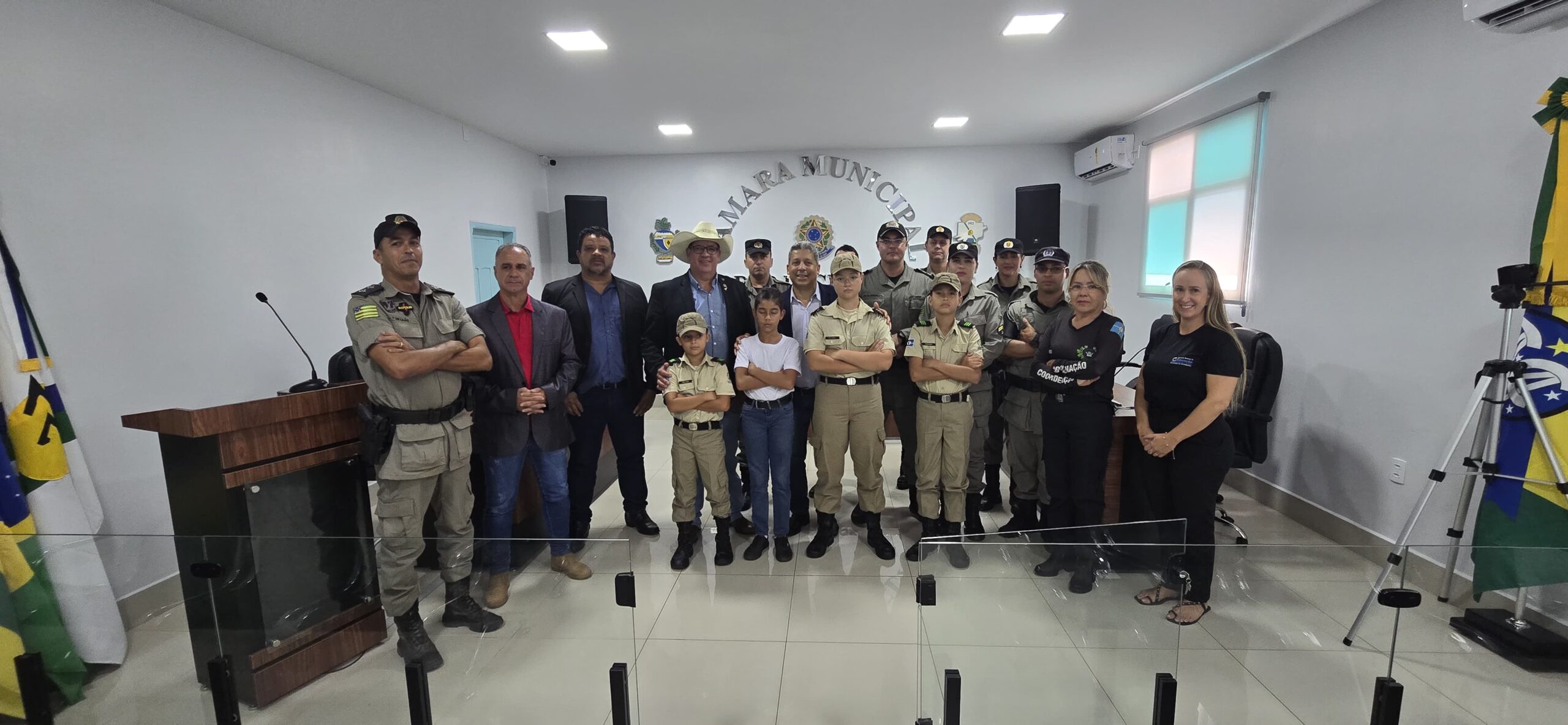 Na tarde de Ontem 12/05/2025, Recebemos o Comando da PM, Onde foi firmada uma parceria para a implantação da polícia Mirim em nosso Município. Reunião Contou com a Presença dos Nossos Vereadores e da Secretaria de Educação.