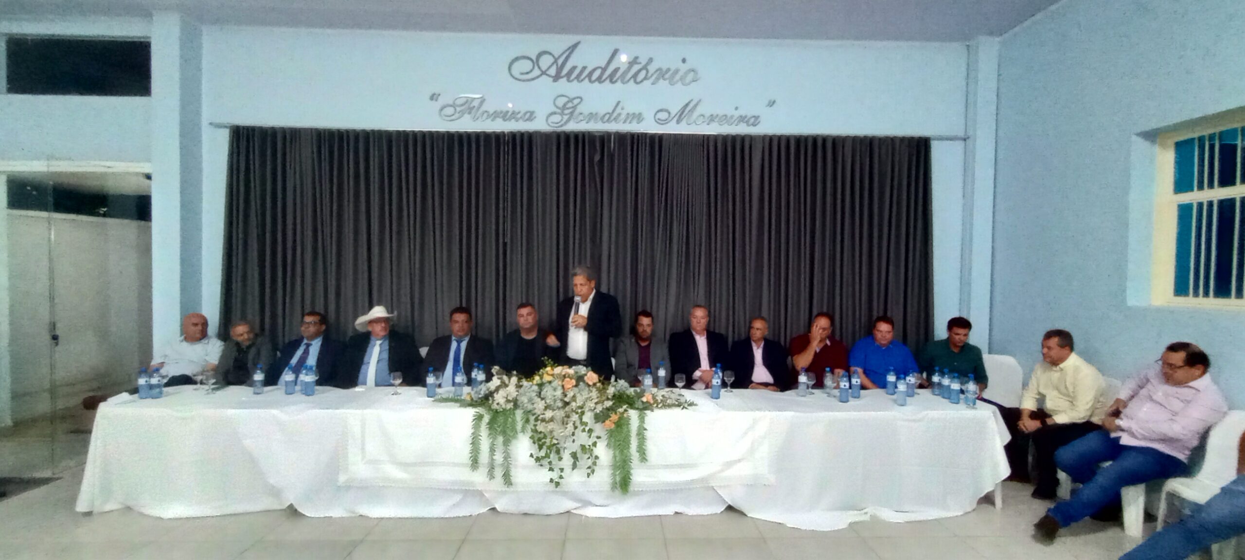 Na noite de (21/02/2025), no prédio da Câmara Municipal de Corumbaíba, o presidente Gilson Arrates, juntamente com todos os membros do Legislativo e equipe de trabalho, realizaram a solenidade de entrega/inauguração dos Gabinetes dos vereadores – um ato que marca a historia de nosso município.